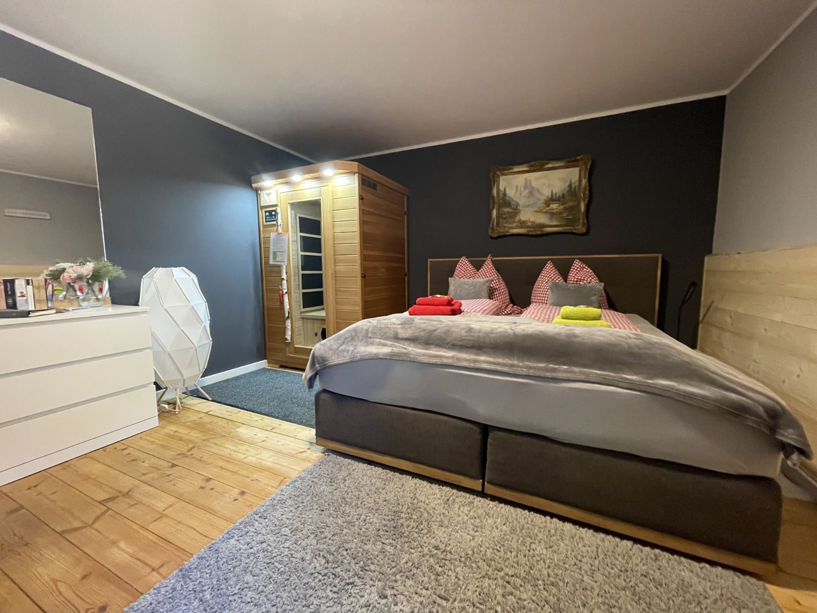 Schlafzimmer mit Infrarotkabine